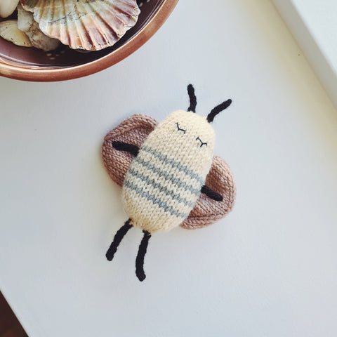 knitting pattern, soft toy, bee, english