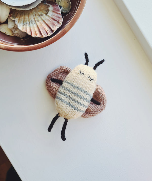 knitting pattern, soft toy, bee, english